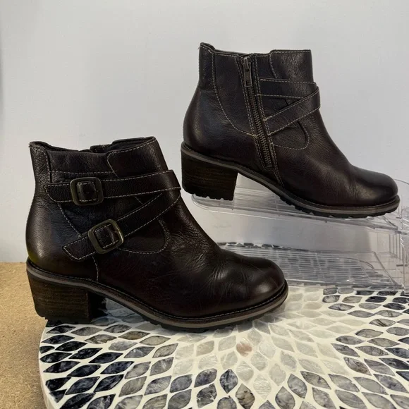 L.L.Bean Dark Brown leather Ankle Boots with Buckle Detail women’s size 8.5 - Picture 4 of 12
